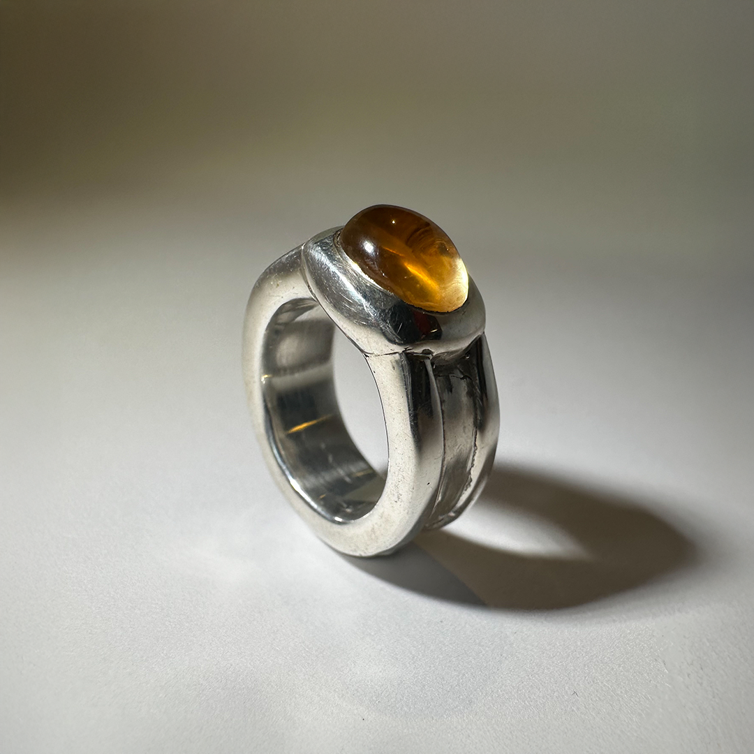 Anillo de Plata Sólida con Citrino