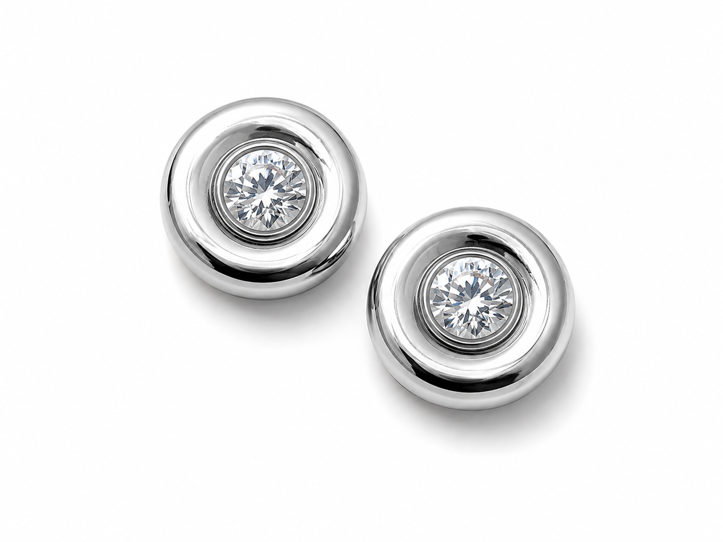Aretes Redondos: Brillo y Elegancia en Plata y Circonia