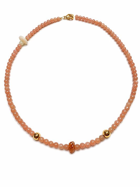 Collar: Delicadeza y Amor en Cuarzo Rosa (Tono Salmón)