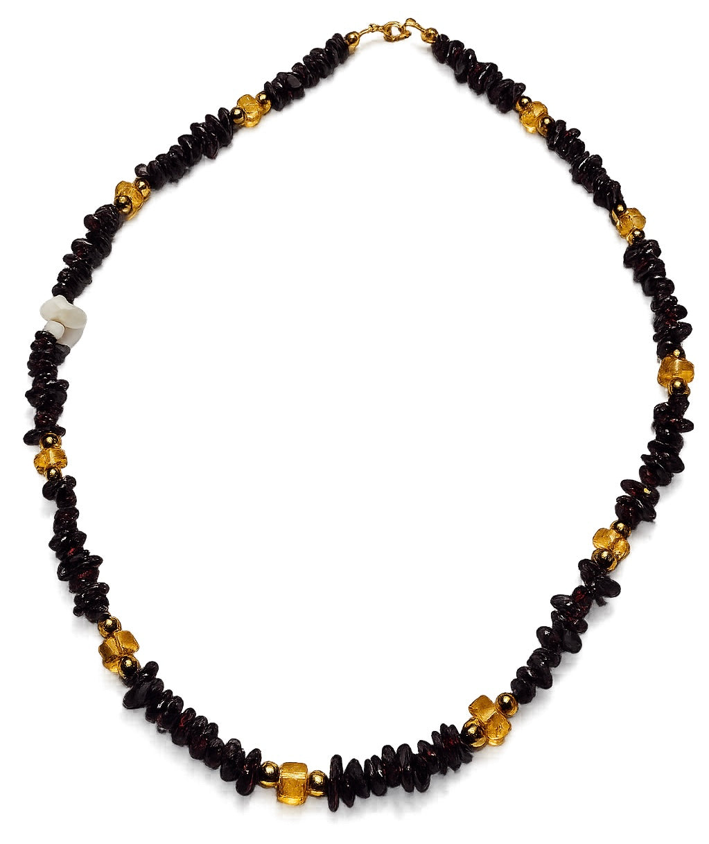 Collar: Pasión, Luz y Protección (Granate, Ámbar y Hematita)